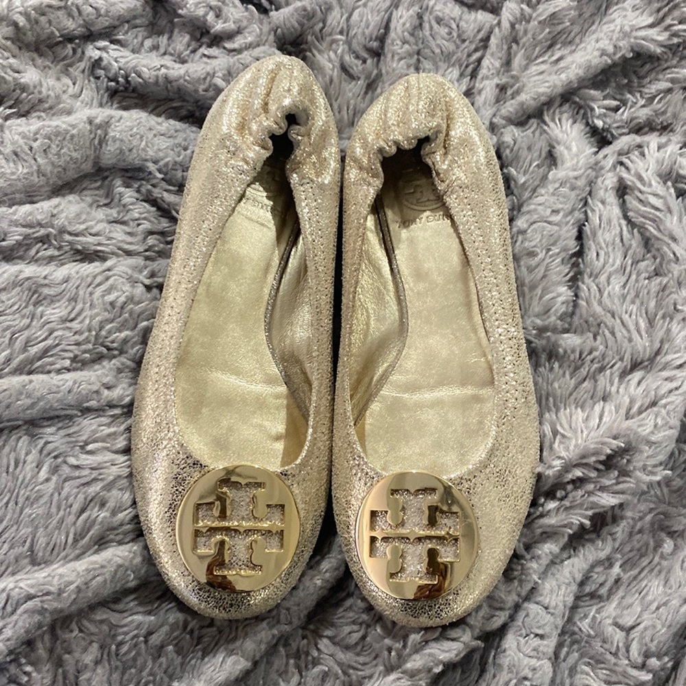 Gold Leather Tory Burch flats. Amazing condition! Size 6